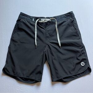VUORI‎ black men’s athletic drawstring waist active logo patch shorts